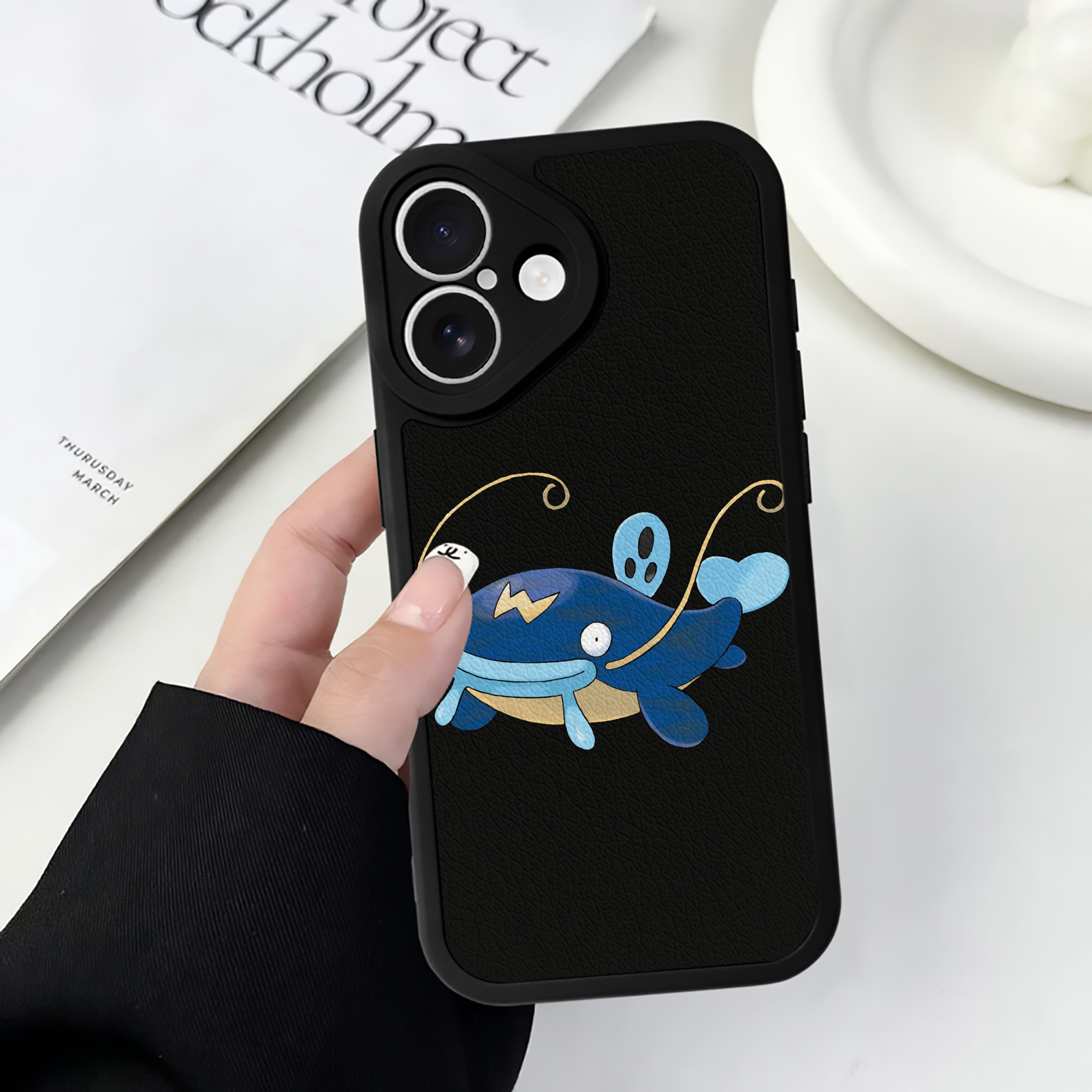 （画像用） ポケットモンスター Pokémon 【iPhone 16シリーズ対応】シリコンスマホケース（レザー調） 材質：シリコン